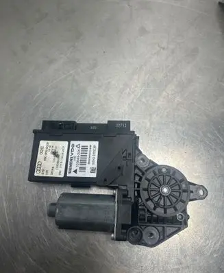 Seat Exeo (3R) Rear door window regulator motor 8E0959802E 105999204 105849204
