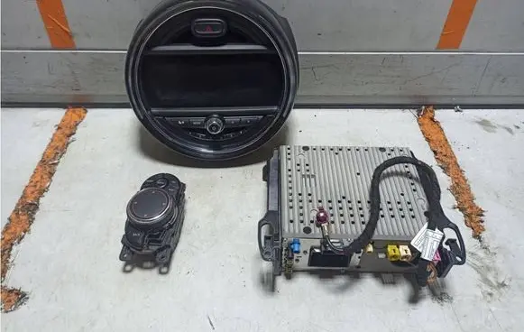 Mini One - Cooper F56 F55 Radio/CD/DVD/GPS head unit 6842267 9387452