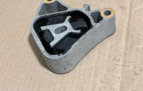 Mercedes-Benz B W246 W242 Engine mount bracket A2462400300 15803
