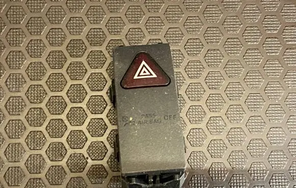 Mercedes-Benz C W204 Hazard light switch 2048700858 33690612