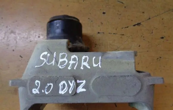Subaru Legacy Engine mount bracket