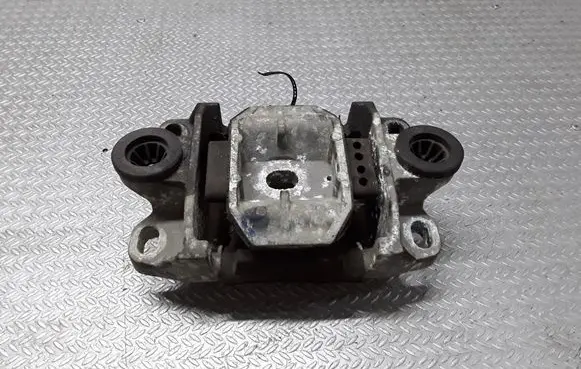 Ford Mondeo Mk III Engine mount bracket 1S717M122