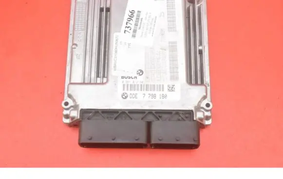 BMW X3 E83 Engine control unit/module ECU DDE7798180