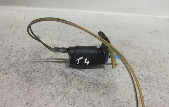 Volkswagen Transporter - Caravelle T4 Windscreen/windshield washer pump