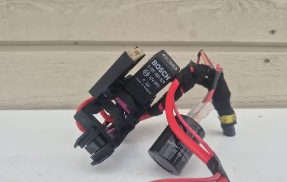 Glow plug pre-heat relay