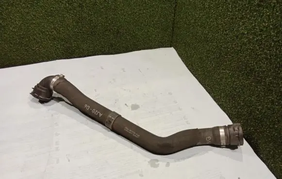Land Rover Defender Engine coolant pipe/hose NPLA8260AB NPLA8260 P108D