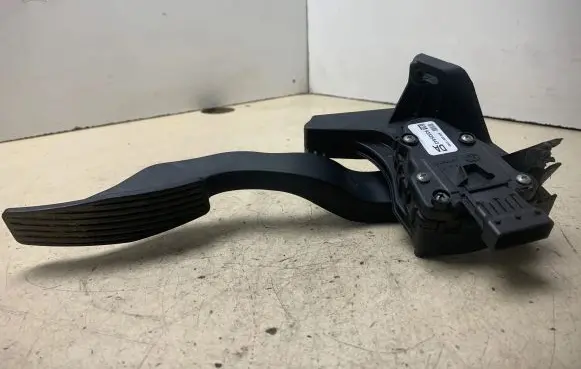 Opel Meriva A Accelerator throttle pedal 93335443 6PV00811002