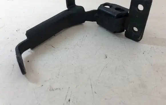 Gearbox mounting bracket