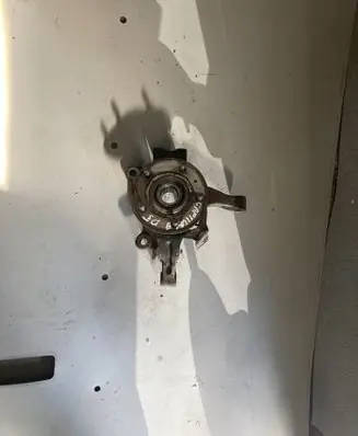 Chevrolet Captiva Front wheel hub spindle knuckle
