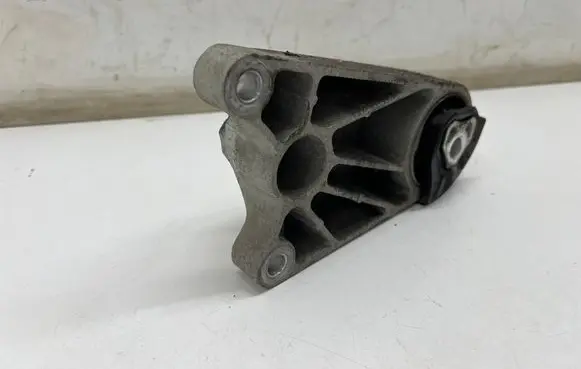 MG ZS Engine mount bracket 10884497