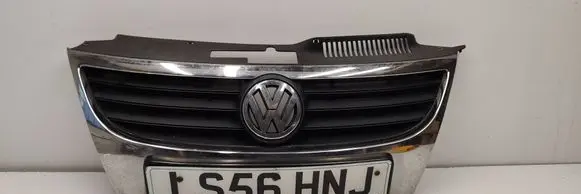 Volkswagen Eos Front bumper upper radiator grill 1Q0853761