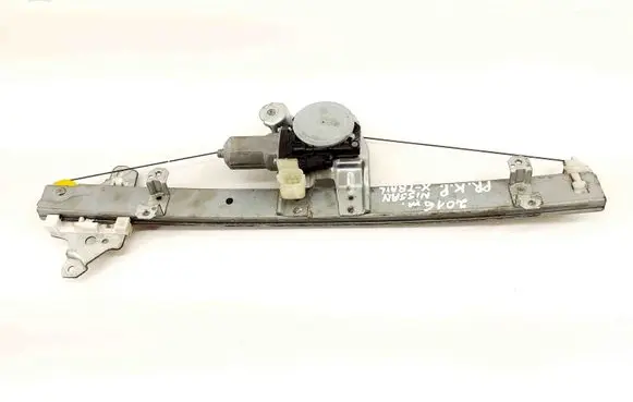 Nissan X-Trail T32 Front door electric window regulator 807304CA0A