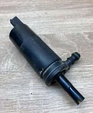 BMW 7 E65 E66 Headlight washer pump 8377613
