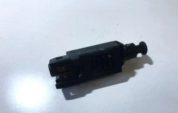 Volkswagen PASSAT B3 Brake pedal sensor switch 191945515