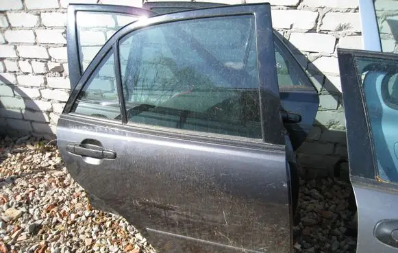 Lexus IS 200-300 Rear door 6700353011