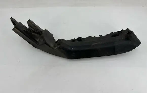 Jeep Grand Cherokee Intercooler pipe mounting bracket M163365
