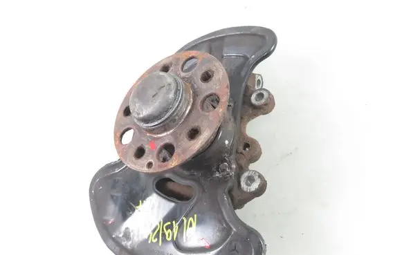 Mercedes-Benz C AMG W204 Front wheel hub spindle knuckle 