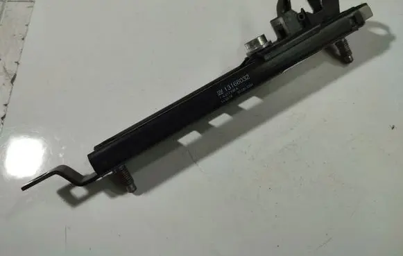 Opel Astra H Seat belt adjustment rail 13166032