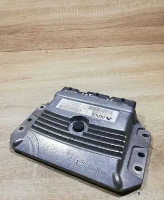Renault Megane II Engine control unit/module ECU 8200387138 215842882A