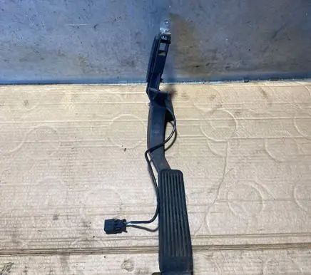 Mercedes-Benz C AMG W202 Accelerator throttle pedal 1243011320