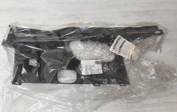 Audi A7 S7 4G Front bumper mounting bracket 4G8807095