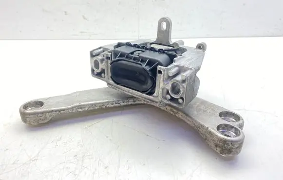 Engine mount bracket