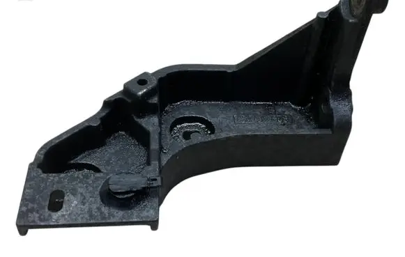 Engine mounting bracket