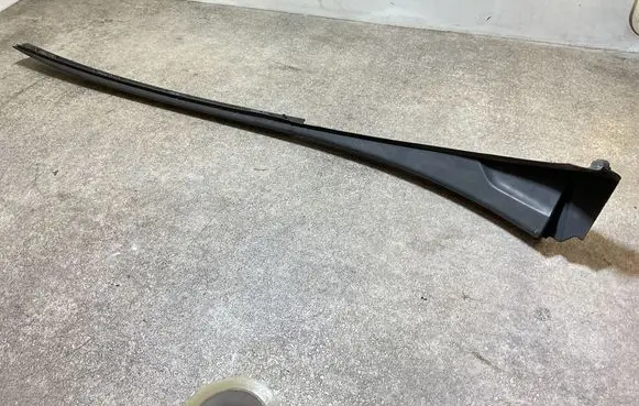 Opel Vivaro Windshield trim 727608750R