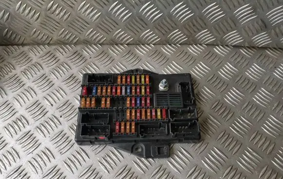Jaguar XJ X350 Fuse module 5W9314A073CB 518871108