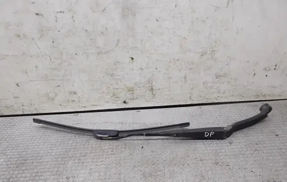 Mitsubishi Grandis Front wiper blade arm