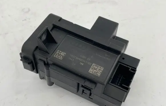 Audi A4 S4 B8 8K Ignition lock 8K0909131D