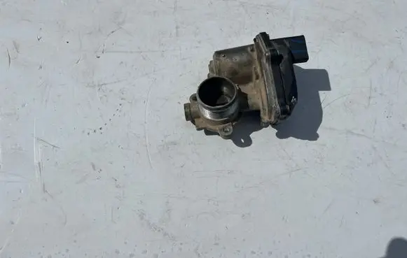 Volkswagen PASSAT B8 EGR valve 04L131501C