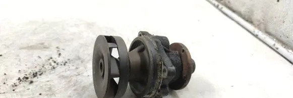 BMW 1 E81 E87 Water pump 