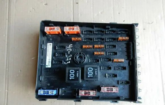 Volkswagen PASSAT B6 Fuse module 3C0937125 40373