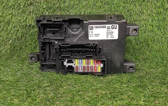 Opel Corsa D Power management control unit 13424260 13424260GU