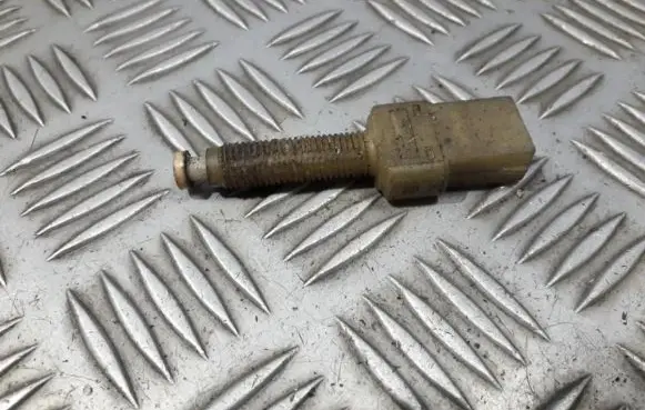 Volkswagen PASSAT B5 Brake pedal sensor switch 443945515