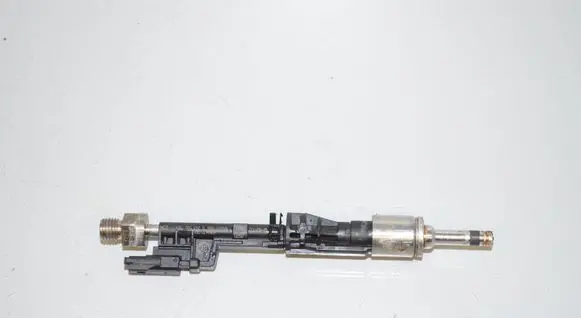 BMW 5 F10 F11 Fuel injector 7597870 13647597870