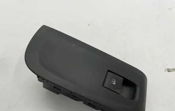 Opel Zafira C Electric window control switch 22915102