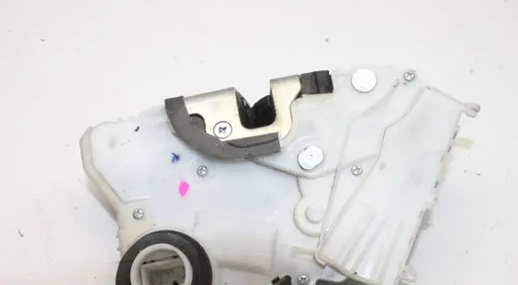 Toyota Prius (XW30) Front door lock
