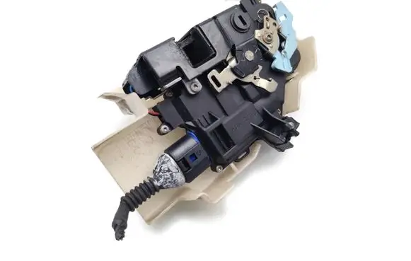 Porsche Cayenne (9PA) Rear door lock 7L0839015