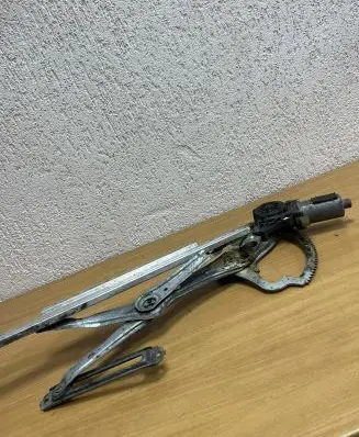 Seat Toledo I (1L) Rear door window regulator motor 0130821571 D6784