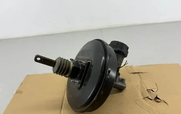 Volvo S40, V40 Brake booster 30884422