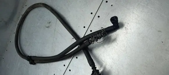 Volvo V70 Windshield washer spray nozzle 