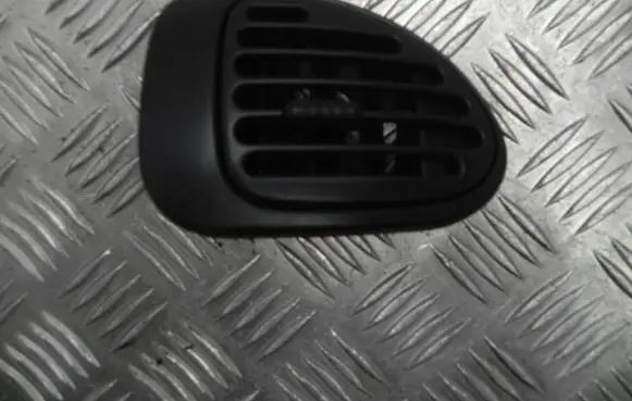 Chrysler Voyager Rear air vent grill AIR00010 T5744