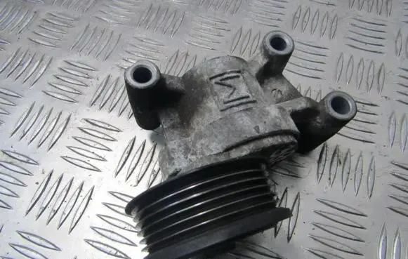 Mazda 5 Generator/alternator belt tensioner
