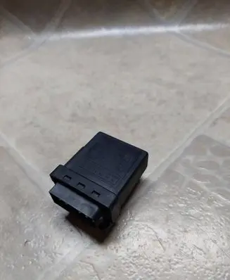 BMW 5 E39 Glow plug pre-heat relay 2246219