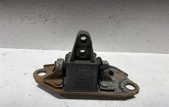 Volvo V70 Engine mount bracket 9492872 13540F