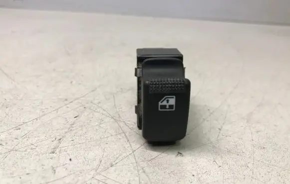 Hyundai Tucson JM Electric window control switch
