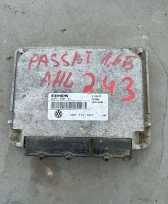 Volkswagen PASSAT B5 Engine control unit/module 3B0907557