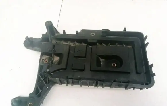 Battery box tray